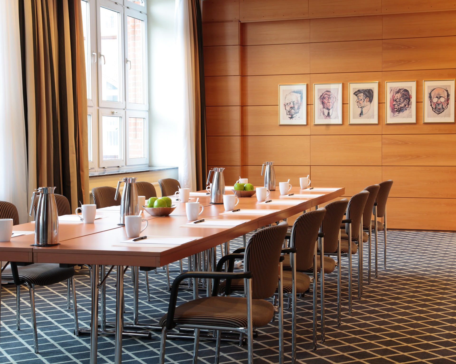 Tagungsraum Frankfurt II Blocktafel relexa hotel Berlin - Tagungsraum Frankfurt II Blocktafel